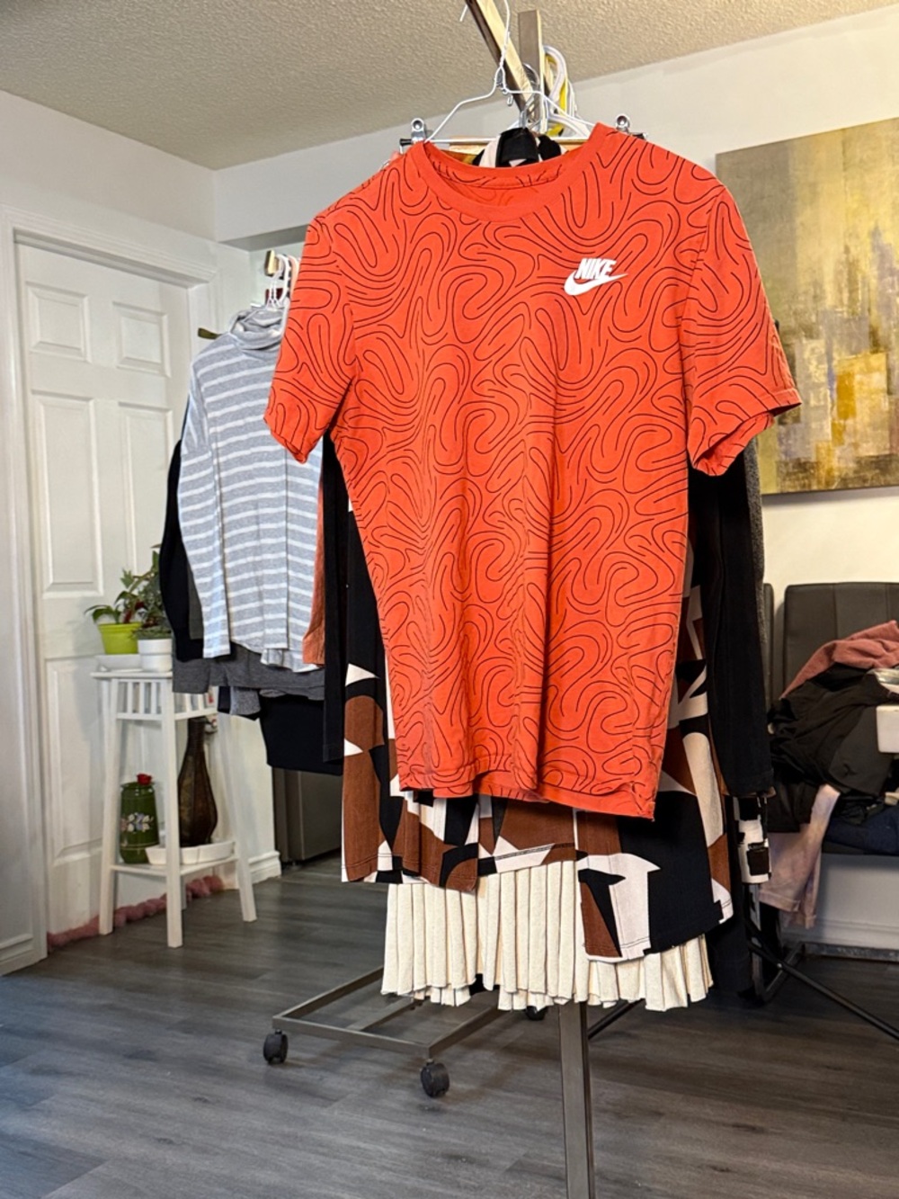 Nike large men’s Orange Patterned Logo T-Shirt